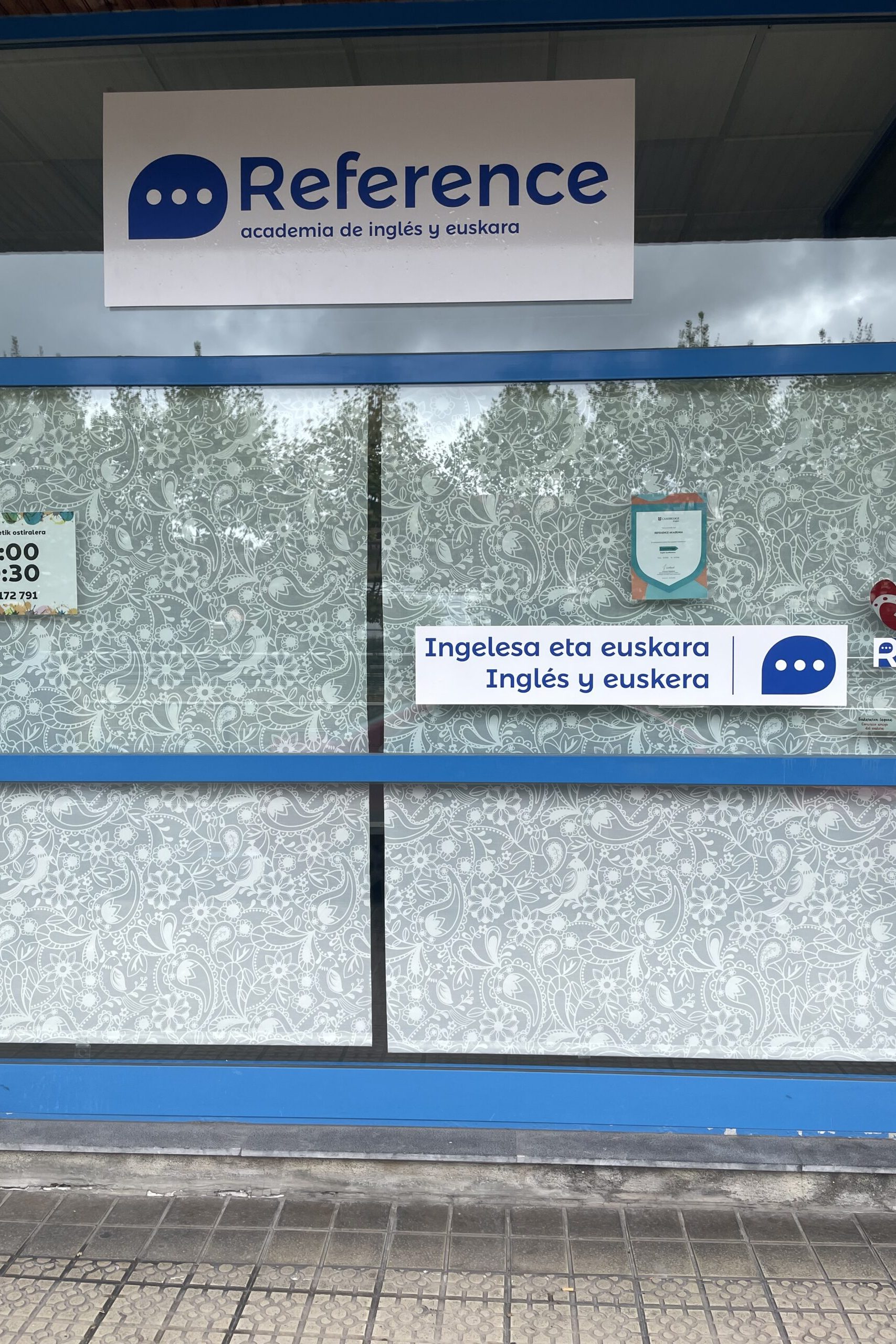 Academia Reference Akademia por fuera